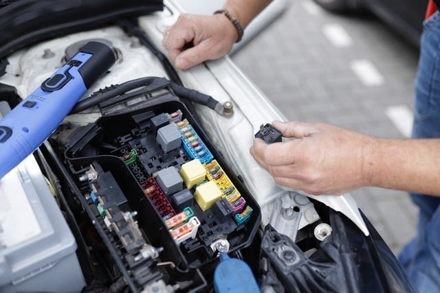 maintenance-mechanic-working