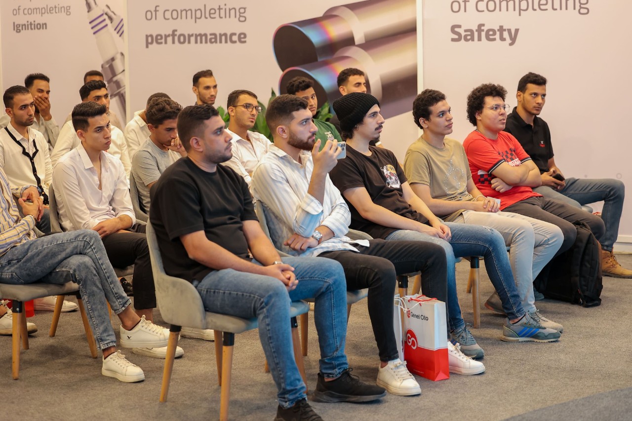 AET24GAT-BB-HOME-Conference